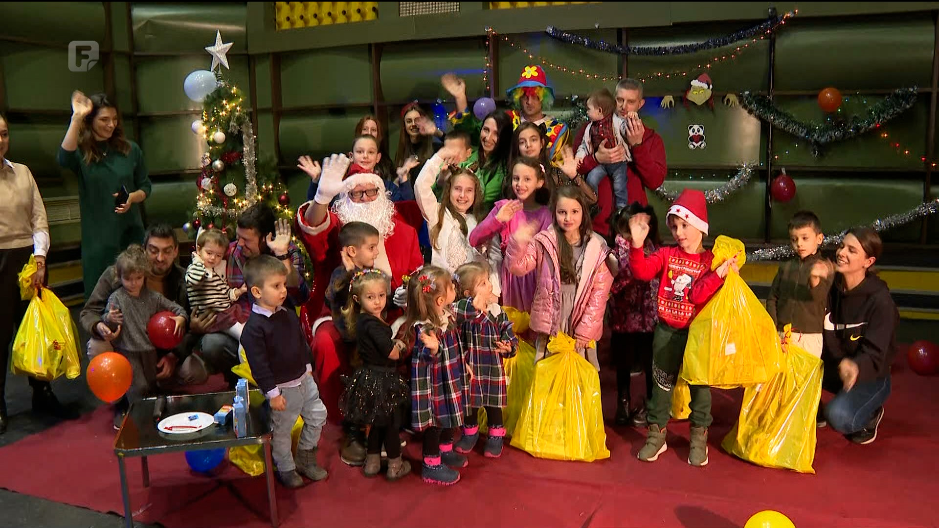 Radio-televizija Federacije upriličila je dodjelu novogodišnjih paketića djeci svojih uposlenika